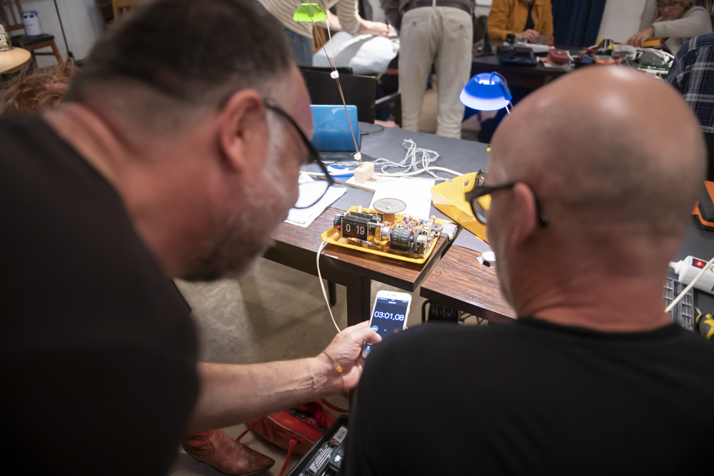vintage wekkerradio repareren