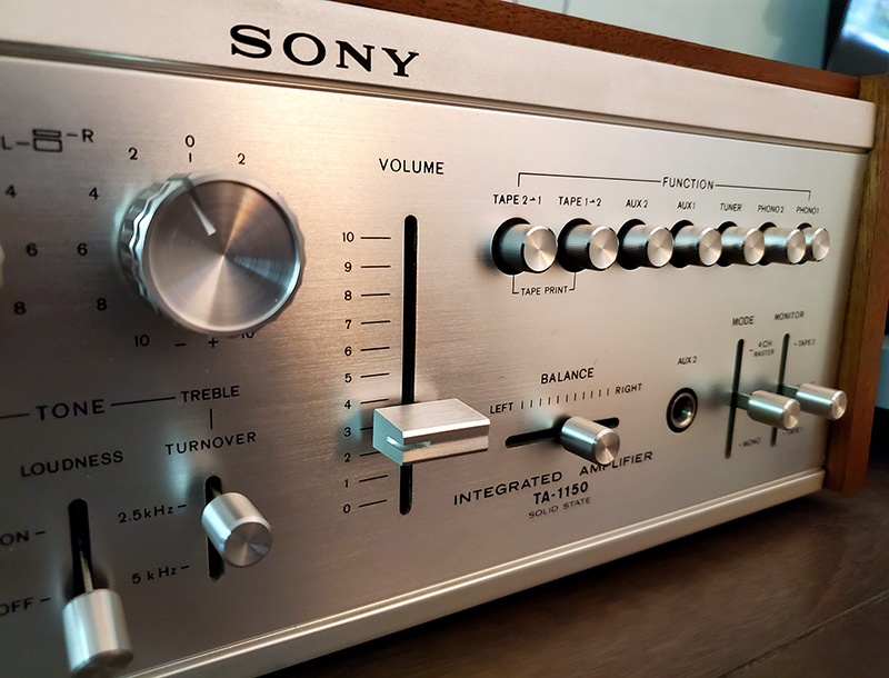 Audio-apparatuur uit de zeventiger jaren gezocht